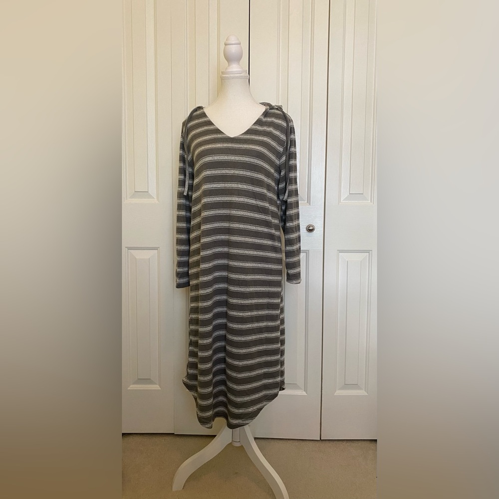 Max Studio Sleepwear Grey and White Striped Women’s Nighty With Hood Size M